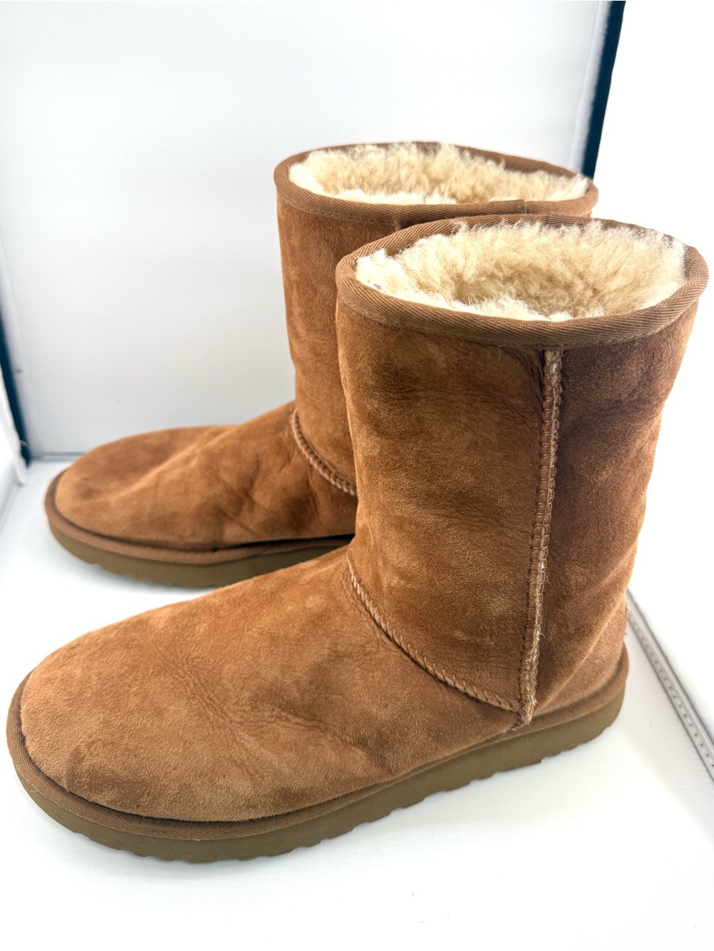 UGG Chestnut Classic Short II Suede Shearling Boots Size 10 Shoes Booties
